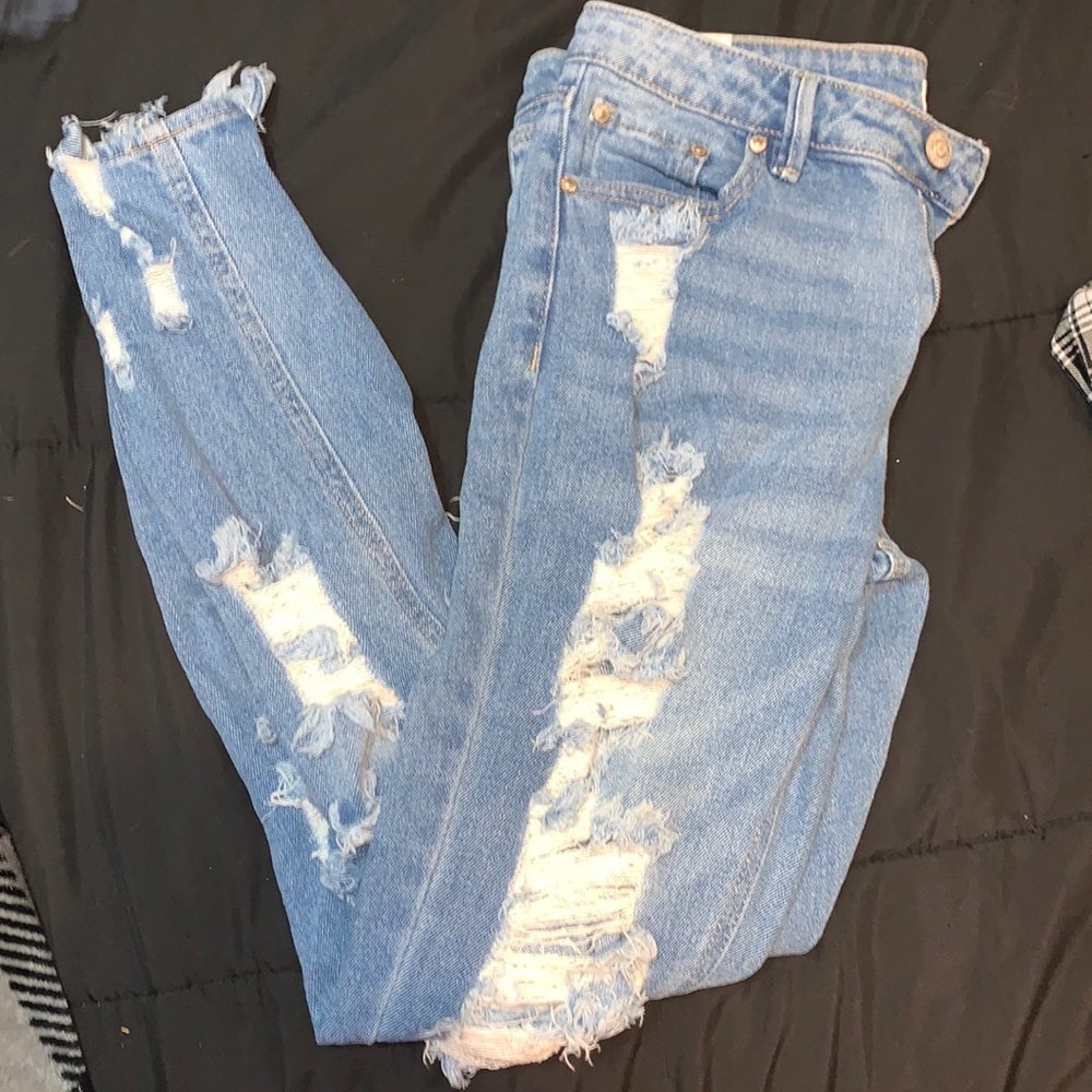 Jeans W/ holes
